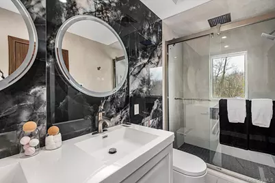 5 University Place, Great Neck, NY 11020 - Photo 8