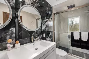 5 University Pl, Great Neck, NY 11020 - Photo 8