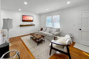 18 Old Riverhead Rd, Hampton Bays, NY 11946 - Photo 2