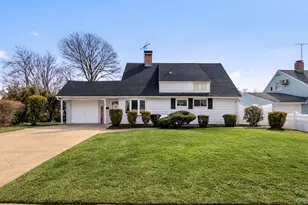 68 Summer Ln, Hicksville, NY 11801 - Photo 2