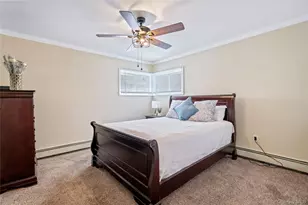 68 Summer Ln, Hicksville, NY 11801 - Photo 10