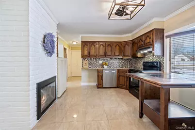 68 Summer Lane, Hicksville, NY 11801 - Photo 4