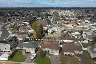 4057 Eve Dr, Seaford, NY 11783 - Photo 18