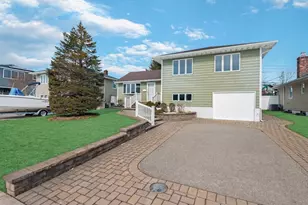 4057 Eve Dr, Seaford, NY 11783 - Photo 2