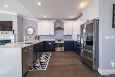 54 Ocean Watch Court, Freeport, NY 11520 - Photo 16