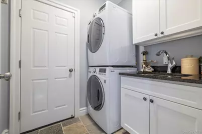 54 Ocean Watch Court, Freeport, NY 11520 - Photo 32