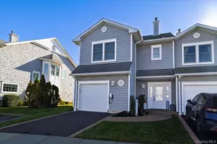 54 Ocean Watch Ct, Freeport, NY 11520 - Photo 26