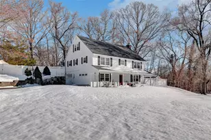 8 Noel Pl, Smithtown, NY 11787 - Photo 2