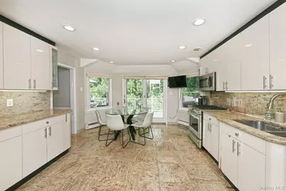 2 Cherrywood Lane, Port Washington, NY 11050 - Photo 8