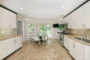 2 Cherrywood Ln, Port Washington, NY 11050 - Photo 8