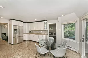 2 Cherrywood Ln, Port Washington, NY 11050 - Photo 10