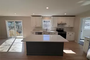 91 17th St, Wading River, NY 11792 - Photo 2