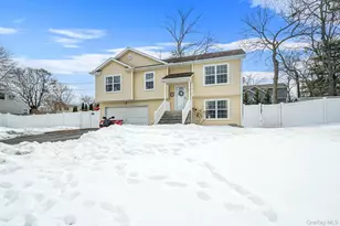 22 Poseidon Rd, Rocky Point, NY 11778 - Photo 4