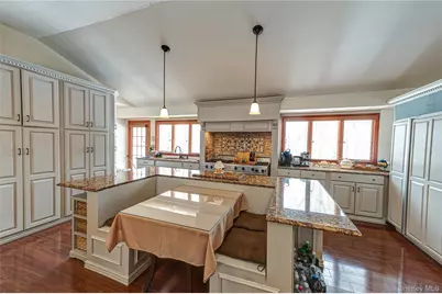 9 Storybook Lane, Saint James, NY 11780 - Photo 20