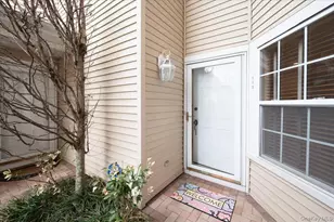 113 Windwatch Dr, Hauppauge, NY 11788 - Photo 2