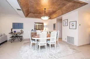 113 Windwatch Dr, Hauppauge, NY 11788 - Photo 16