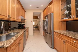 113 Windwatch Dr, Hauppauge, NY 11788 - Photo 12