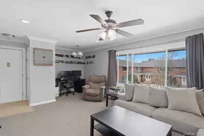 205 Edmunton Drive #h18, North Babylon, NY 11703 - Photo 8