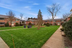 205 Edmunton Dr, North Babylon, NY 11703 - Photo 14