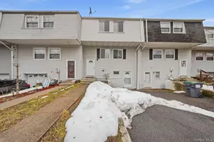 19 Red Barn Ln, Middletown, NY 10940 - Photo 2