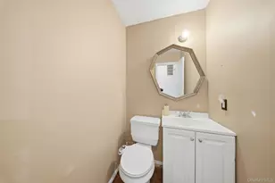 19 Red Barn Ln, Middletown, NY 10940 - Photo 8