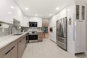 261 Vista Dr, Jericho, NY 11753 - Photo 14