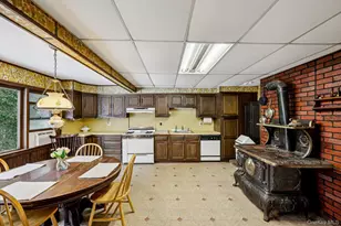 82 Vernon Ave, East Norwich, NY 11732 - Photo 16