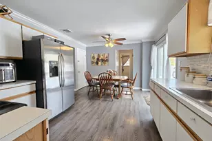 23 Apple Ln, Medford, NY 11763 - Photo 8