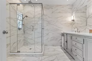 10 Norfolk Rd, Great Neck, NY 11020 - Photo 12