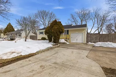 717 Doane Avenue, Bellport, NY 11713 - Photo 2