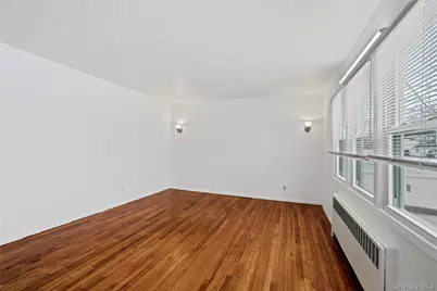 22 Woodcrest Road, Hicksville, NY 11801 - Photo 6