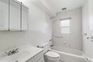 22 Woodcrest Rd, Hicksville, NY 11801 - Photo 10