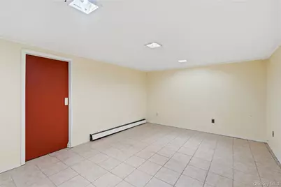 22 Woodcrest Road, Hicksville, NY 11801 - Photo 24