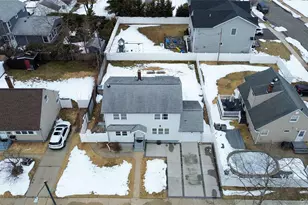 22 Woodcrest Rd, Hicksville, NY 11801 - Photo 34