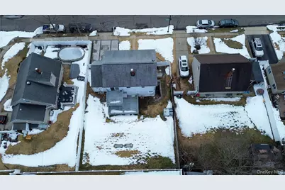 22 Woodcrest Road, Hicksville, NY 11801 - Photo 36