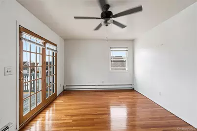 22 Woodcrest Road, Hicksville, NY 11801 - Photo 18