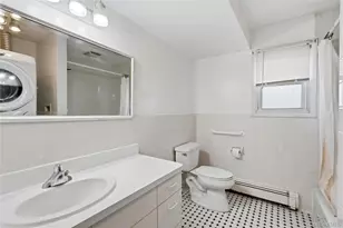 22 Woodcrest Rd, Hicksville, NY 11801 - Photo 16