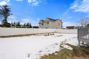 22 Woodcrest Rd, Hicksville, NY 11801 - Photo 30