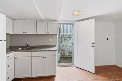 22 Woodcrest Road, Hicksville, NY 11801 - Photo 28