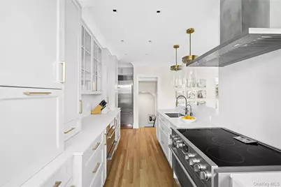 205 Puritan Avenue, Forest Hills, NY 11375 - Photo 10