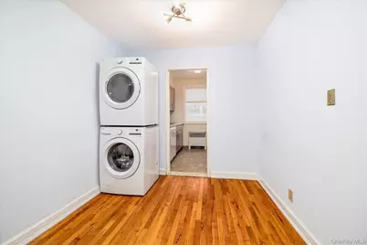 22930 Kingsbury Avenue #upper, Oakland Gardens, NY 11364 - Photo 6