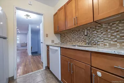 22930 Kingsbury Avenue #upper, Oakland Gardens, NY 11364 - Photo 4