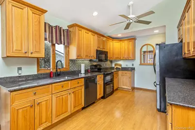 173 Fifty Acre Road S, Smithtown, NY 11787 - Photo 16