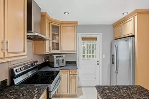 53 Somerset Dr S, Great Neck, NY 11020 - Photo 14