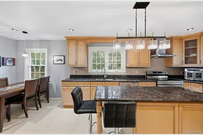 53 Somerset Drive S, Great Neck, NY 11020 - Photo 14