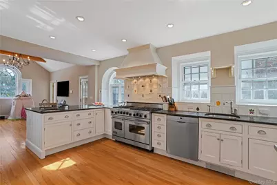 650 Ely Avenue, Pelham, NY 10803 - Photo 6