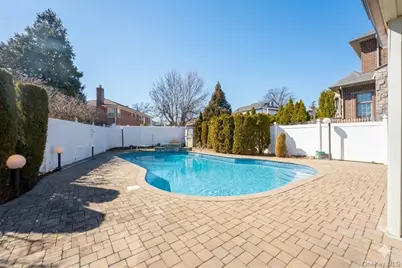 14962 Powells Cove Boulevard, Whitestone, NY 11357 - Photo 18