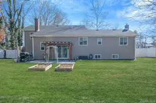 17 Rolling Hills Dr, Ridge, NY 11961 - Photo 40