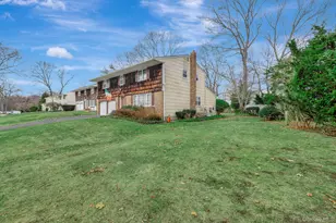 61 Hurtin Blvd, Smithtown, NY 11787 - Photo 2