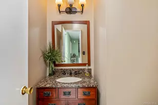 61 Hurtin Blvd, Smithtown, NY 11787 - Photo 22